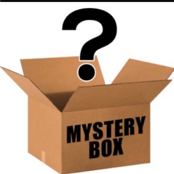 Resellers mystery bundle 10 items, in great condition, send offers pick size🥳 - Picture 1 of 2